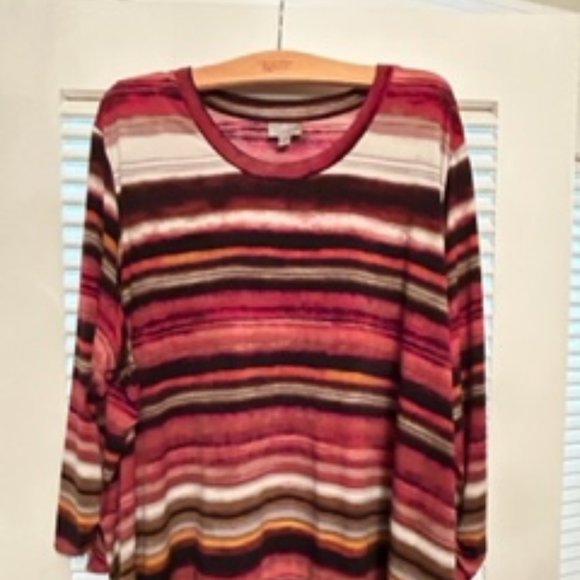 Cute tunic from Avenue size 26/28, a 3x. Fabulous colors!!! - Picture 3 of 3